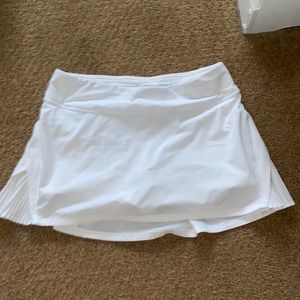 Lululemon play off the pleats mid rise skirt in like-new condition!